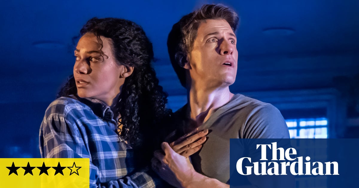 Revue de Paranormal Activity – cette nuit effrayante vous laissera hypnotisé et effrayé | théâtre