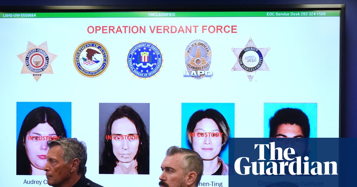 Les autorités déclarent que quatre personnes ont été arrêtées pour avoir prétendument planifié des attentats terroristes le soir du Nouvel An près de Los Angeles | Los Angeles