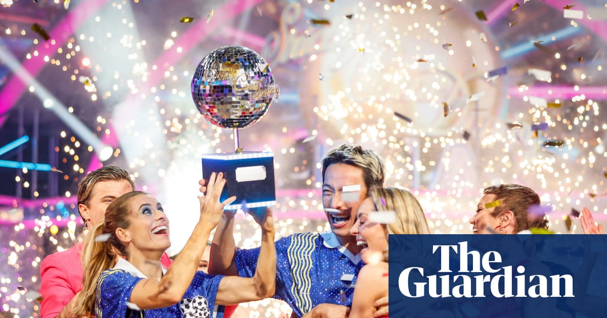 Karen Carney et Carlos Gu remportent la couronne Strictly alors que Tess Daly et Claudia Winkleman sortent | N'oubliez pas de venir danser