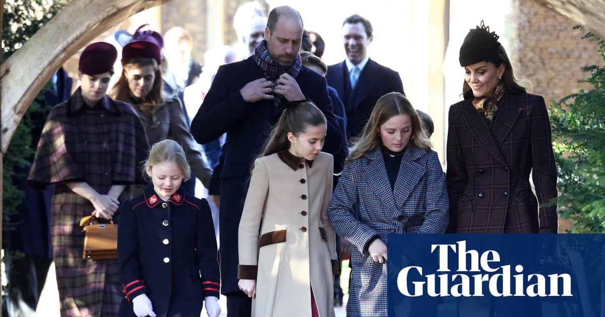 Les princesses Eugénie et Béatrice accompagnent la famille royale à la messe de Noël | Andrew MountbattenWindsor