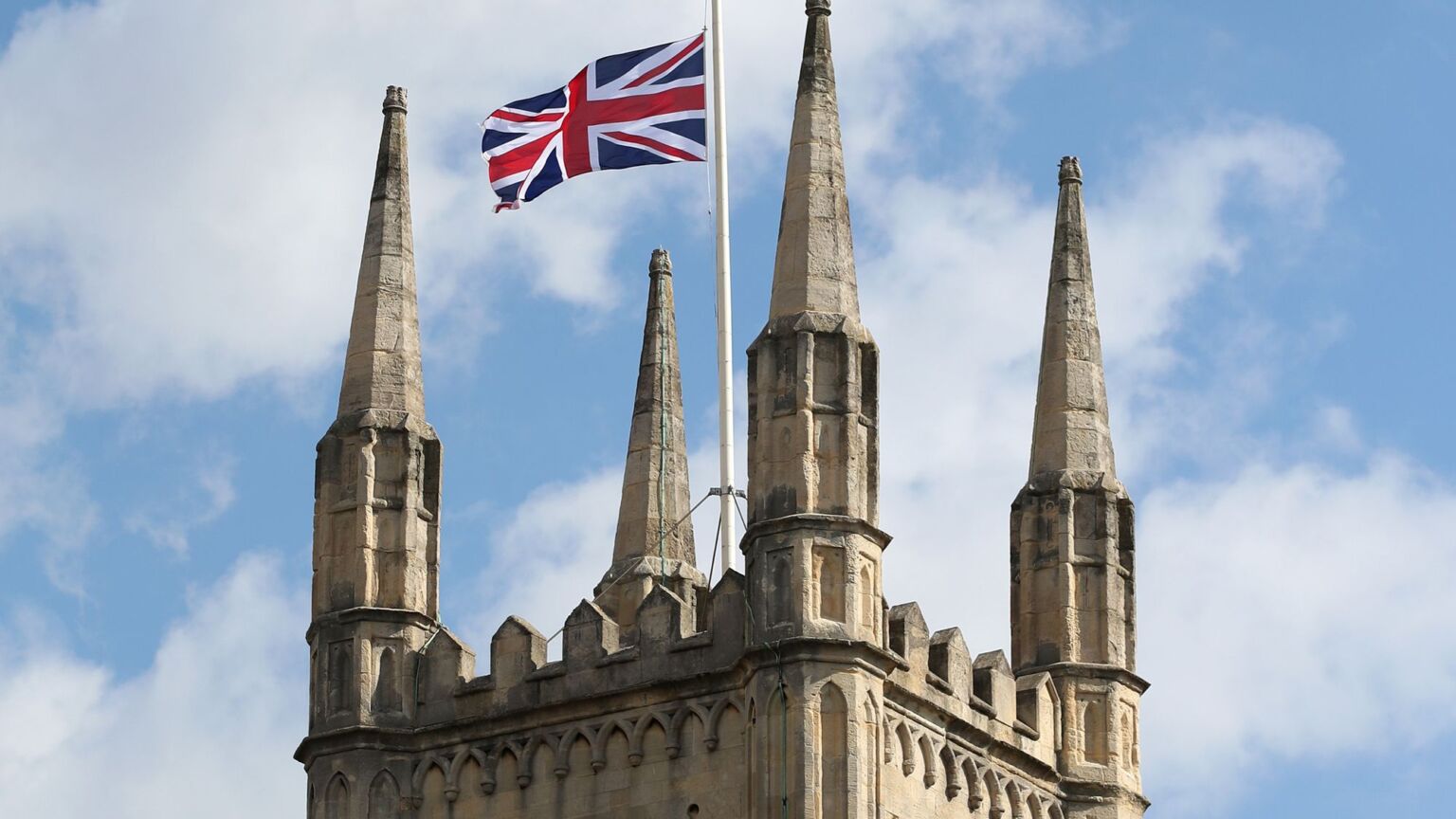 Pourquoi un enseignant a-t-il été licencié pour avoir qualifié la Grande-Bretagne de pays chrétien ?