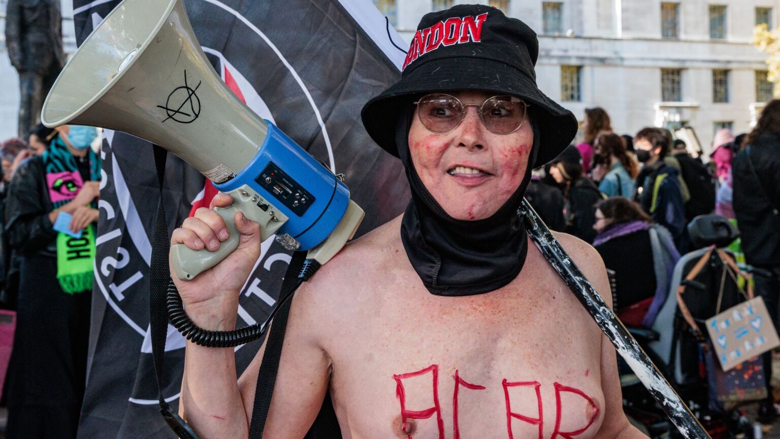 Le blob trans mène toujours la guerre aux femmes