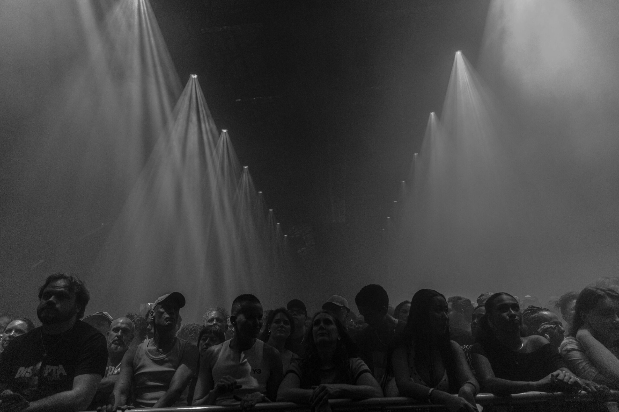 Un Carriageworks bondé apparaît avec Underworld 29/12/2025 – Backseat Mafia