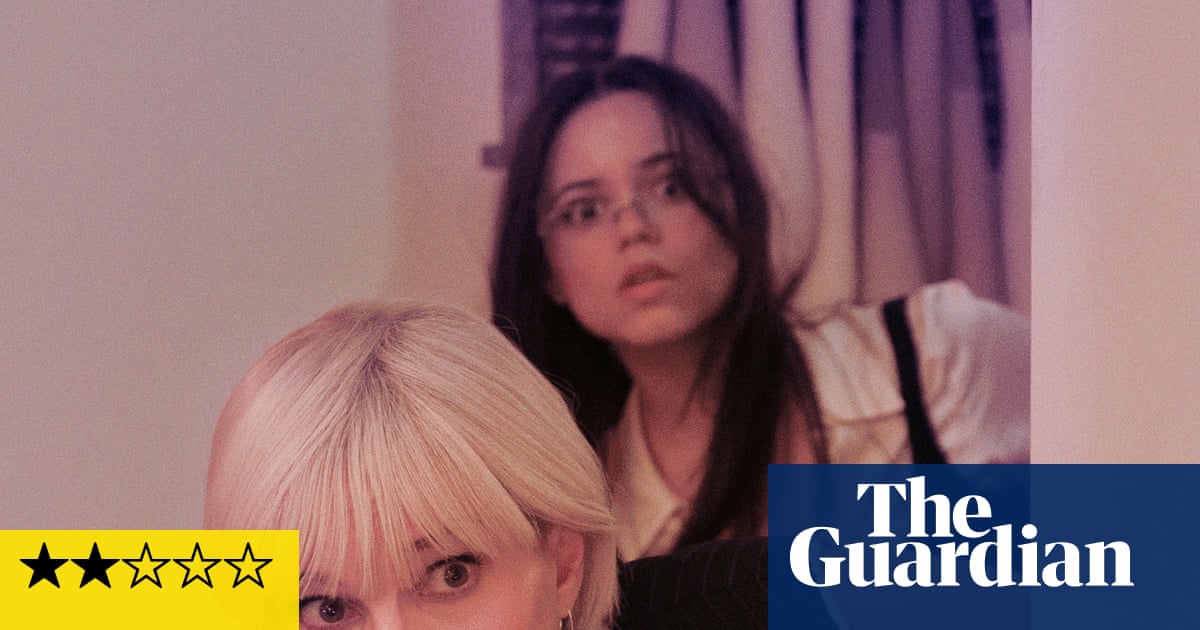 The Gallerist review – Natalie Portman se lance dans des bêtises fatigantes dans le monde de l’art | Danse du Soleil 2026