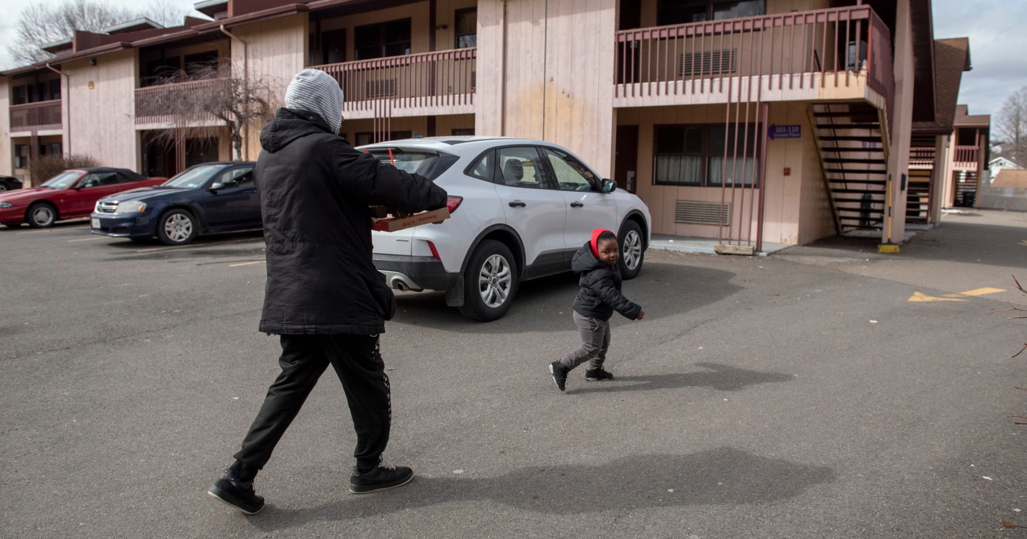 De nouvelles règles pourraient offrir davantage d'aide aux familles new-yorkaises séjournant dans des hôtels – ProPublica