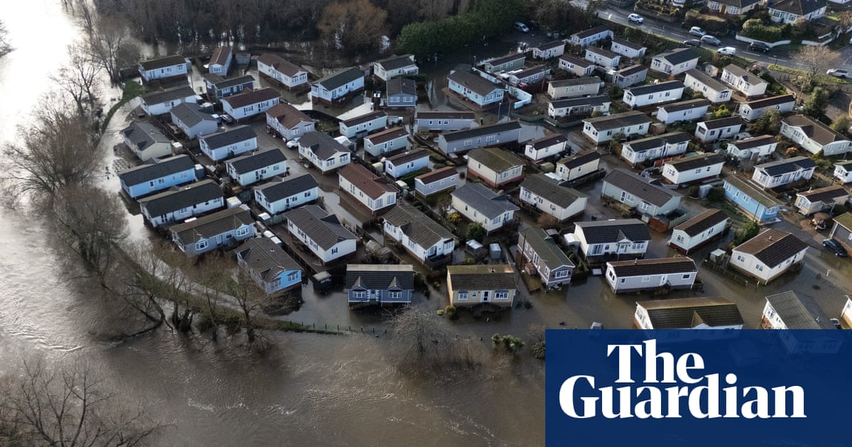 Près de 150 avertissements d'inondation sont en vigueur dans toute l'Angleterre suite à la tempête Chandra en Grande-Bretagne