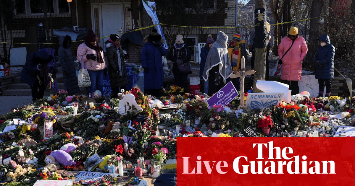 La moitié des Américains pensent que l'ICE rend les villes moins sûres, selon un sondage – en direct | Cour suprême des États-Unis