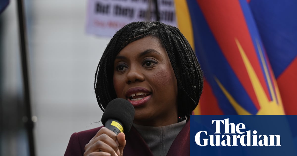 Kemi Badenoch écrit aux députés conservateurs pour dire que le parti reste fermement à droite malgré les défections | Kemi Badenoch