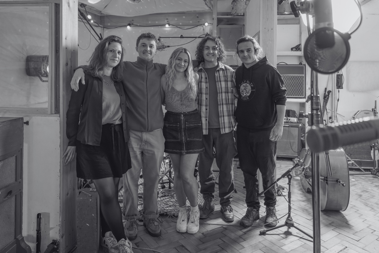 Rowan Flack brille avec son magnifique nouveau single « Make Me Whole » – Backseat Mafia