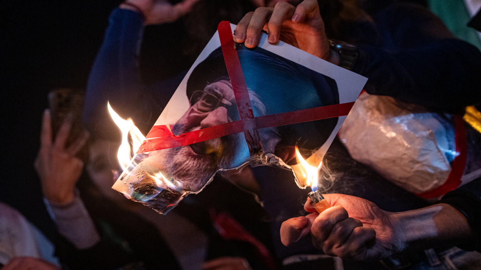 Comment la République islamique a terrorisé l’Iran – et le monde