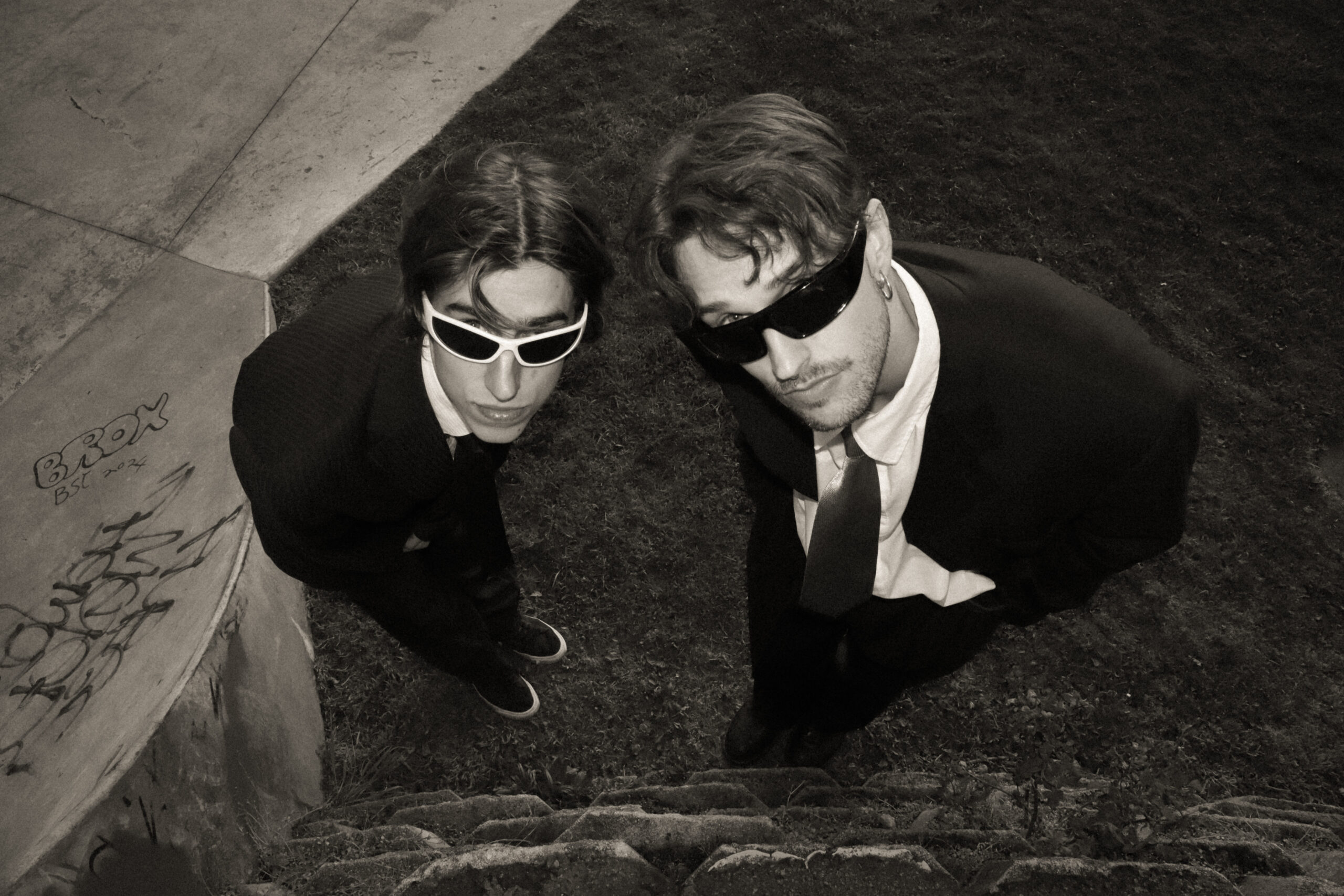 « Honey Go Home » – Lutruwita/Tasmanian Due Isle Two impressionne avec son single éblouissant menant leur première performance live en soutien à A. Swayze & the Ghosts. – Mafia de la banquette arrière