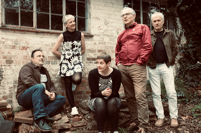 La royauté indie pop Heavenly annonce un nouvel album et sort un nouveau single « Excuse Me ». – Mafia de la banquette arrière