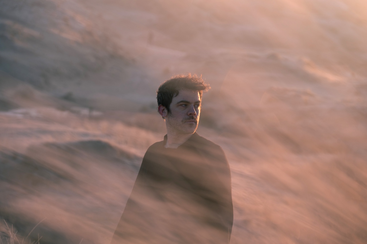 OUTER capture les sentiments intenses de changement familial sur « In Limbo », avant le nouvel album « Backseat Mafia ».