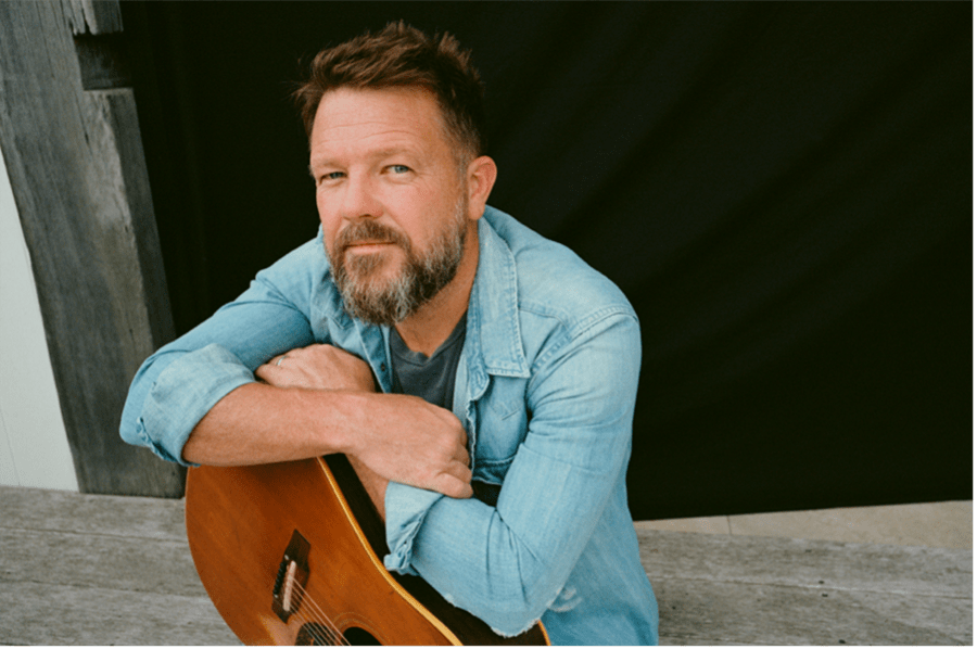 Tom Busby annonce des concerts de lancement d'album pour Rockhampton Hangover – Backseat Mafia in Queensland