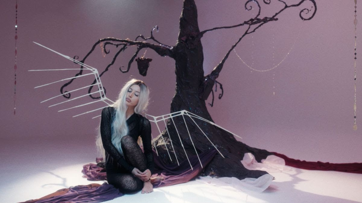 Asha Ryder West sort son nouveau single « She’s No Angel » – Backseat Mafia