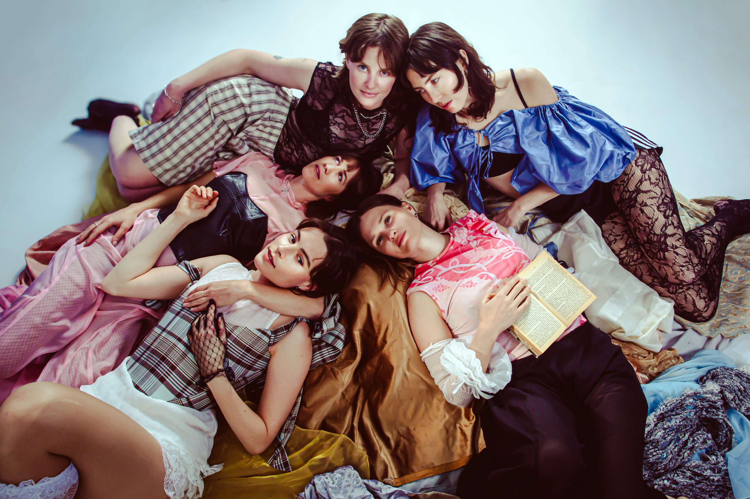 MEGA FÄUNA annonce un nouvel album « softmore » et partage le single « heartbeat » – Backseat Mafia