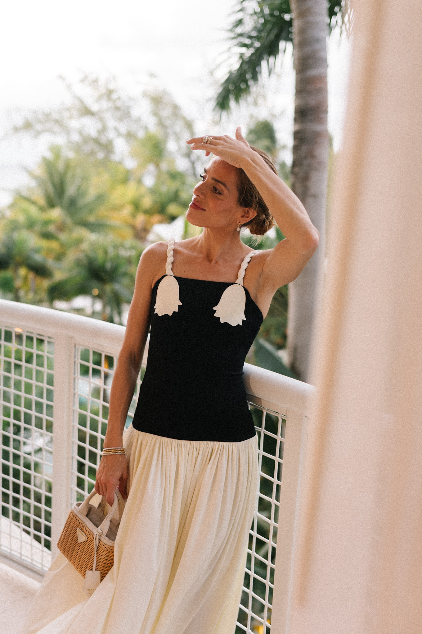 Robe longue évasée noire et blanche