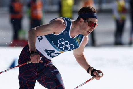 Andrew Musgrave skies in a singlet