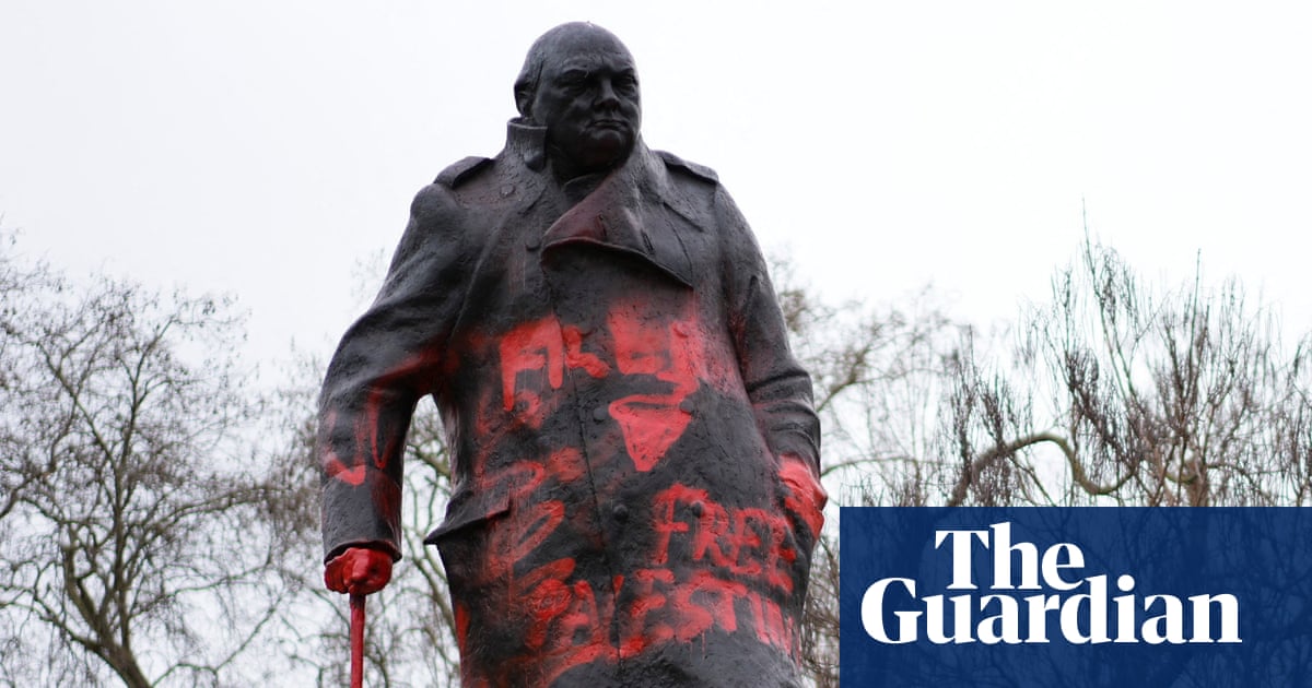 Un homme accusé de dommages criminels après que la statue de Churchill ait été peinte de graffitis | Nouvelles du Royaume-Uni
