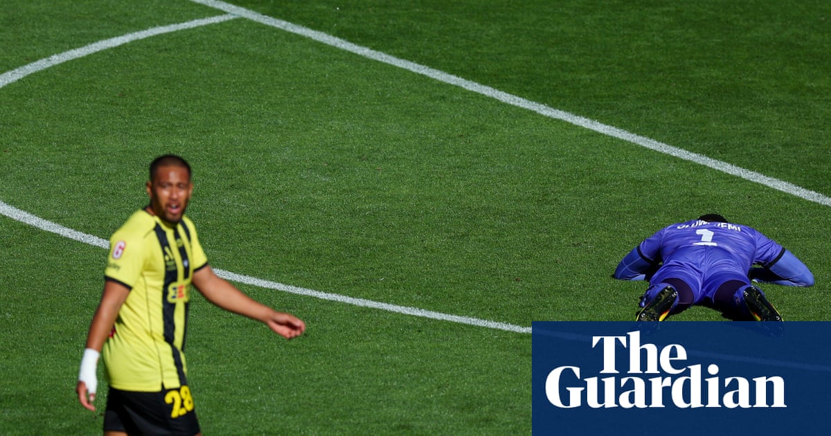 Le gardien de but a été expulsé à la mi-temps après que son hurleur perpétuel ait déclenché la défaite de la A-League | Ligue A Hommes