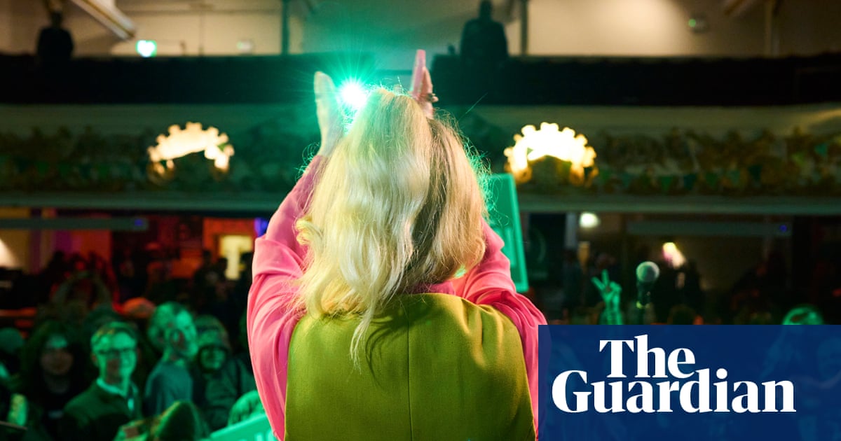 Vert grossier, chartreuse ou slime ? Le gilet d'Hannah Spencer est politique et gagnant de TikTok | mode