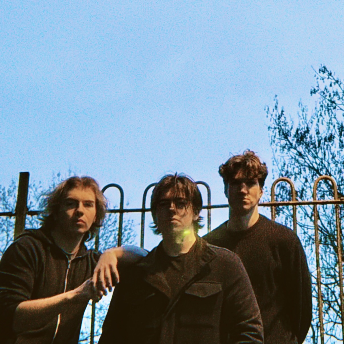 Le trio indépendant basé à Surrey Sunday Smoke sort son nouveau single « Déjà connu » – Backseat Mafia