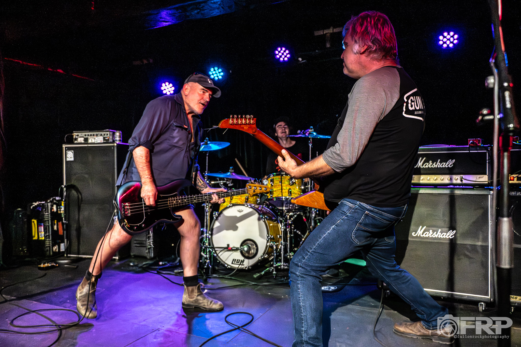 Cosmic Psychos livre une finale arrosée à leur longue tournée nationale « I Really Like Beer » au Altar Bar à Hobart, le 14/02/2026 – Backseat Mafia