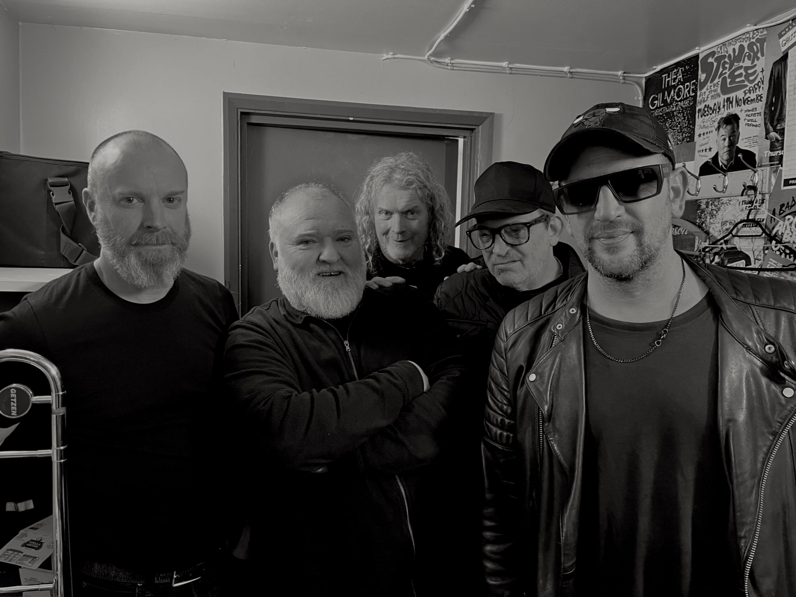 Dodgy sort son nouveau single, annonce un album et une tournée au Royaume-Uni – Backseat Mafia