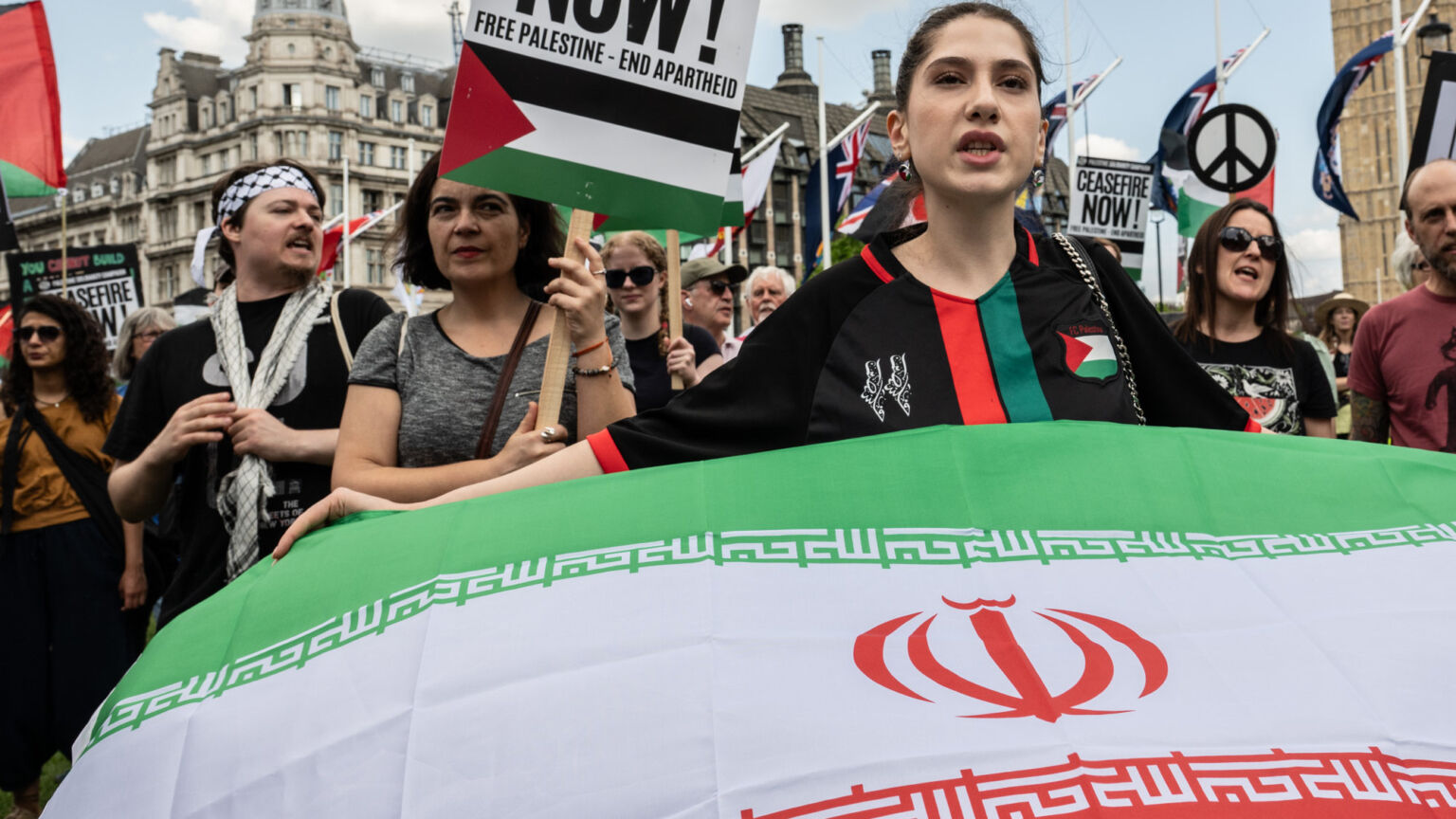 Ce fan club de l’Ayatollah fait honte à Londres