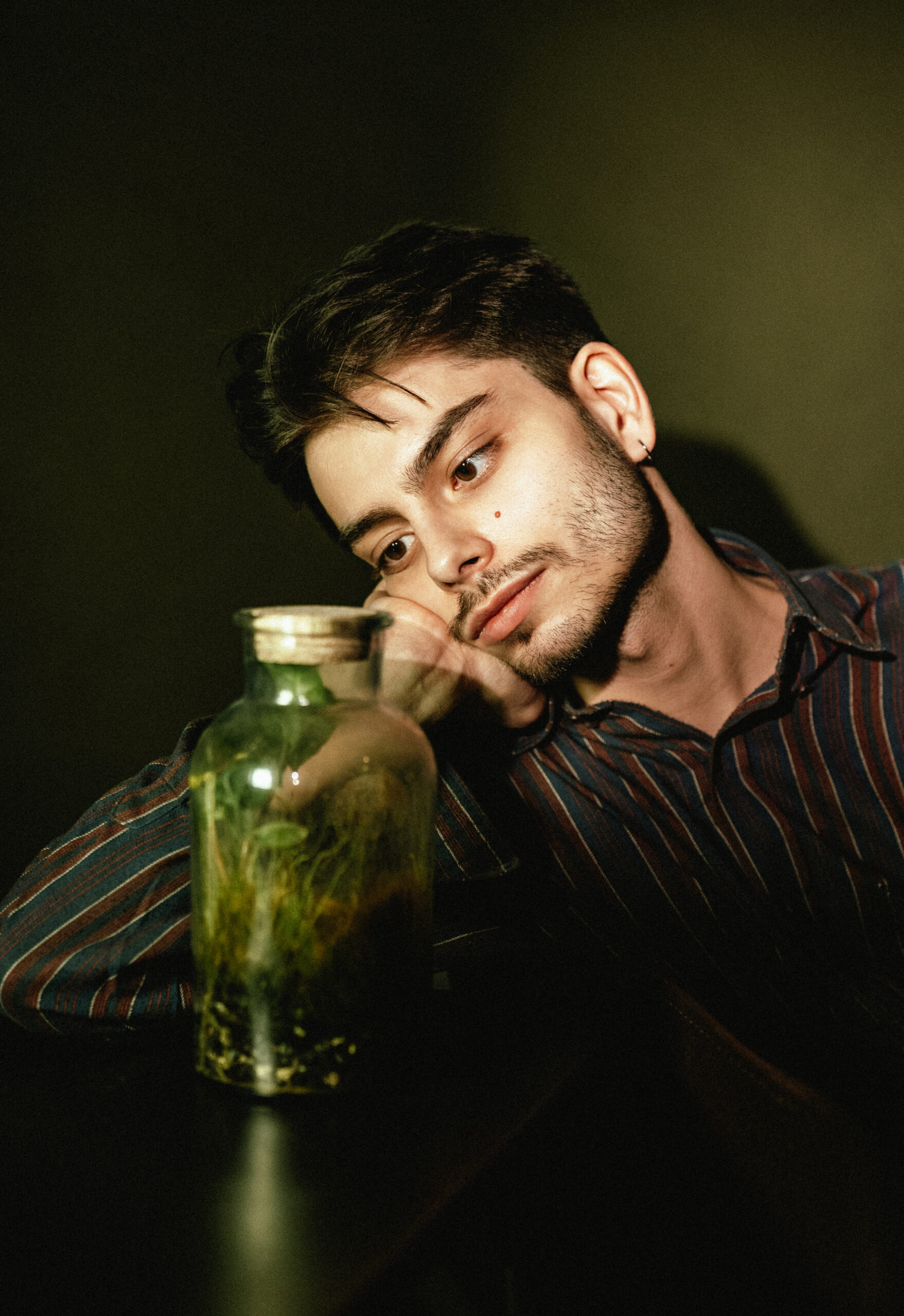 L'auteur-compositeur-interprète portugais Leo. Revient avec « Never Enough, Never Fair » – Backseat Mafia