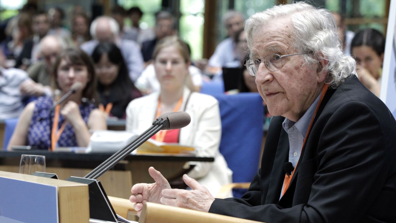 La cruelle trahison de la gauche envers Noam Chomsky