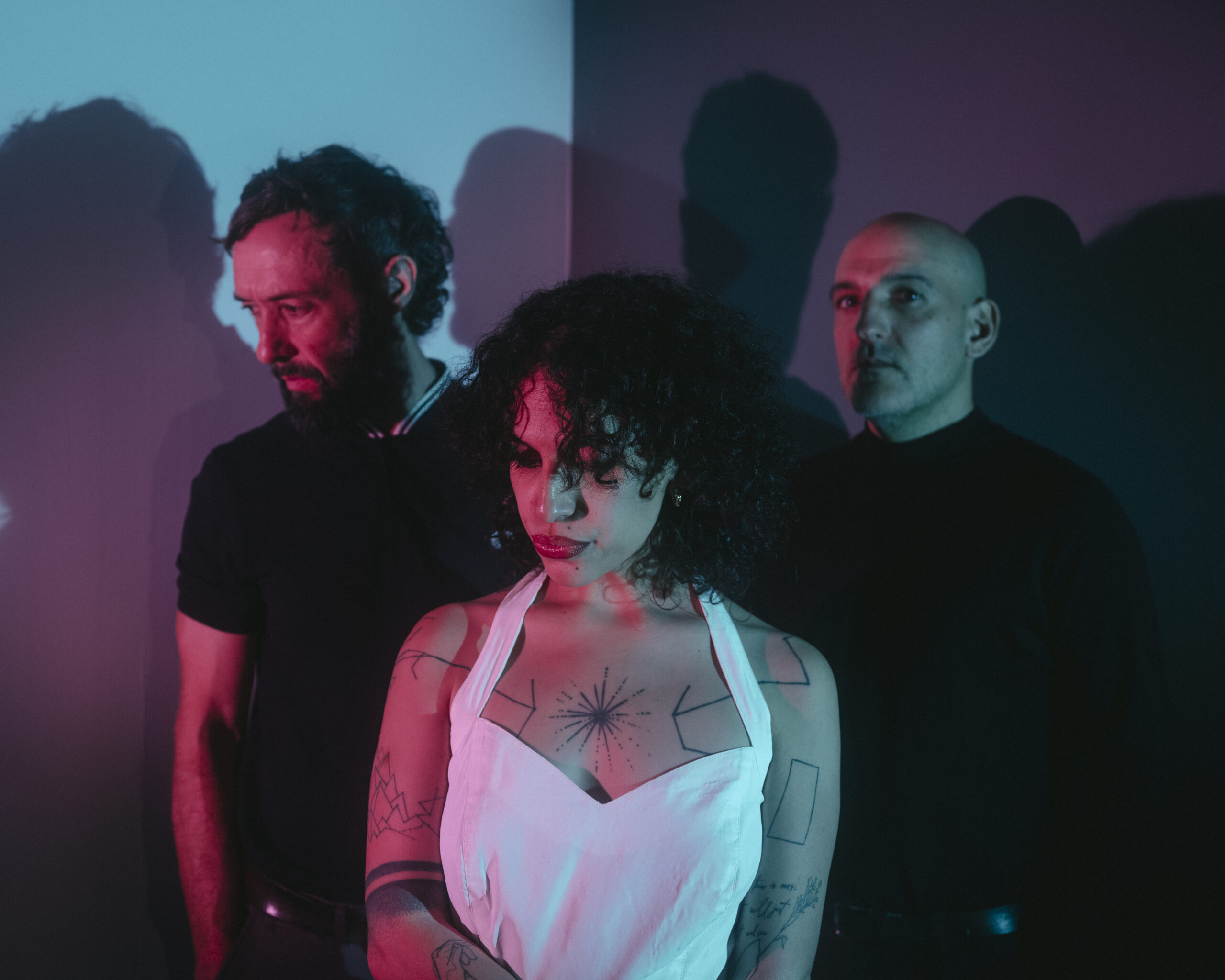 chinachinachina vous invite à « plonger/expirer » avec son premier album « Backseat Mafia ».