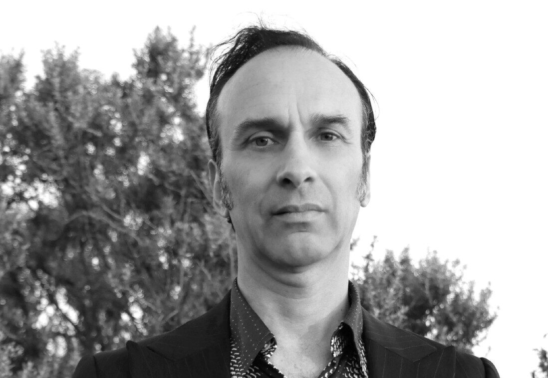 Cam Butler (Ron S Peno & the Superstitions) annonce son nouvel album solo « World Forever » et nous séduit avec le tonitruant single « Clear Infinity ». – Mafia de la banquette arrière