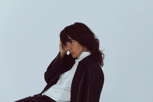 “Courtney Barnett trouve une direction sur 'Mantis' et 'Sugar Plum' – Backseat Mafia”