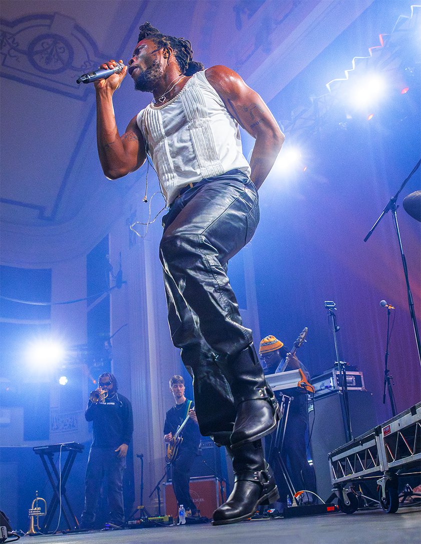 Galerie live : De Lagos à Londres en passant par Melbourne : Obongjayar fascine le public en direct