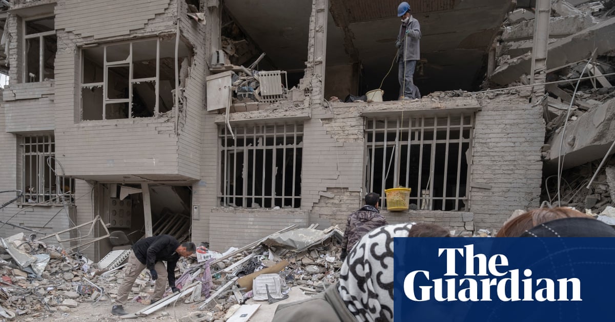 Le « chef de guerre » Trump se concentre sur des choses insignifiantes alors que le nombre de morts en Iran augmente | politique étrangère américaine