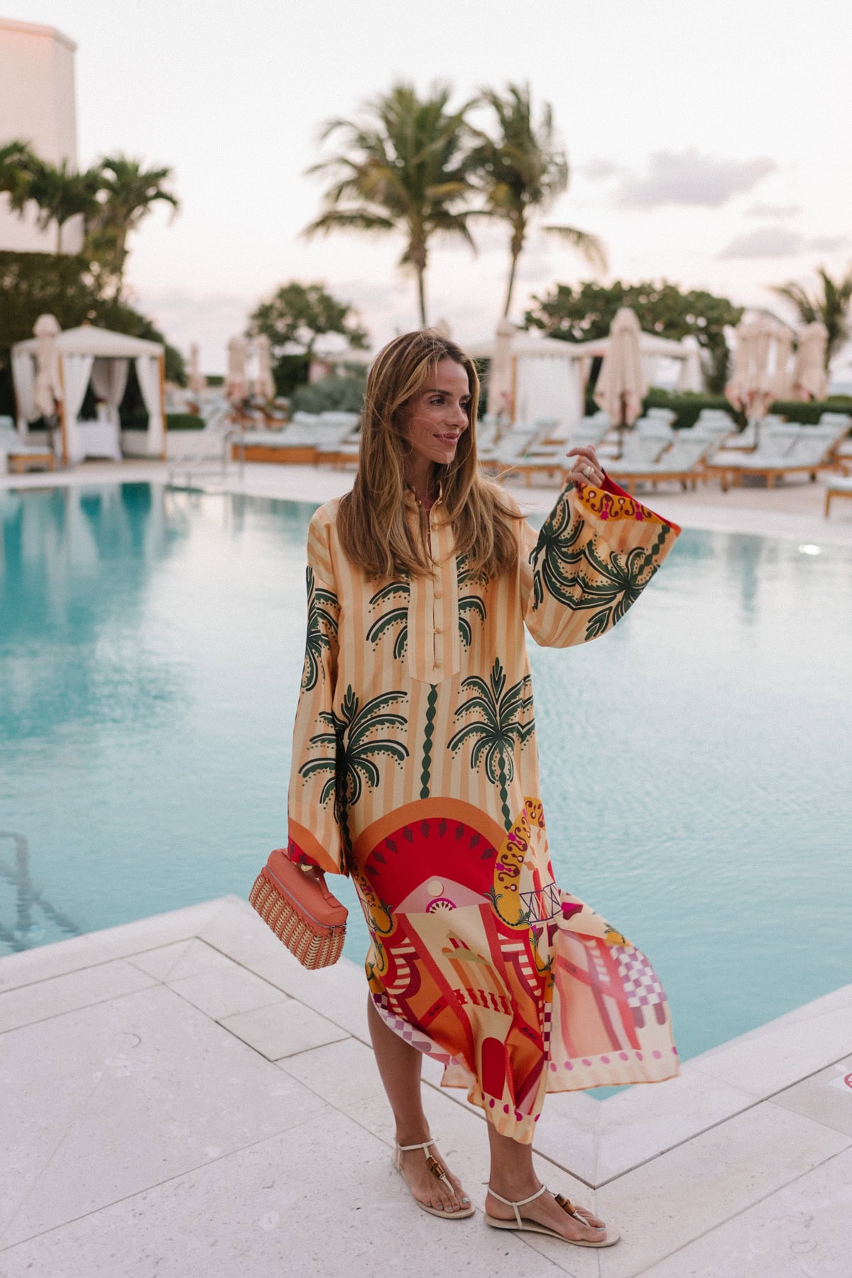 caftan en soie jaune-vert-orange