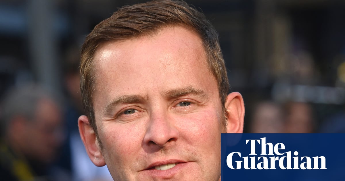 La BBC s'excuse de ne pas avoir enquêté sur les allégations portées contre Scott Mills l'année dernière | BBC