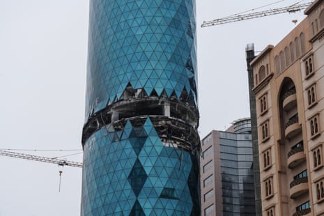 Ein beschädigtes Gebäude nach einem Drohnenangriff im Bezirk Seef in Manama, Bahrain, am 10. März.