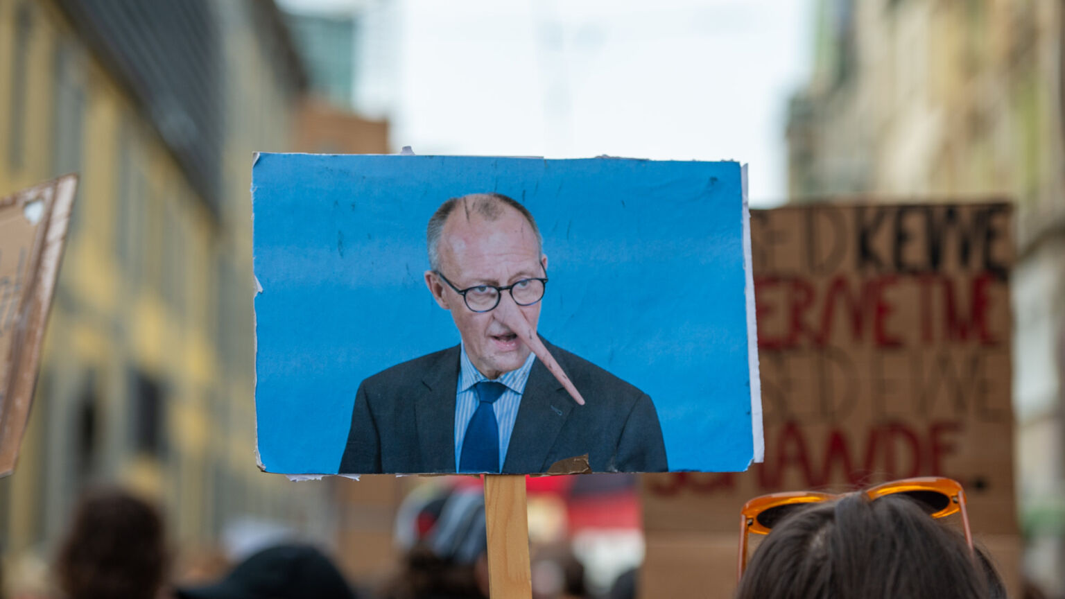 Est-ce un crime en Allemagne de se moquer des hommes politiques ?