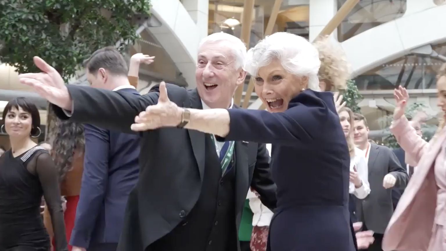 Les députés foxtrot pendant que le monde brûle