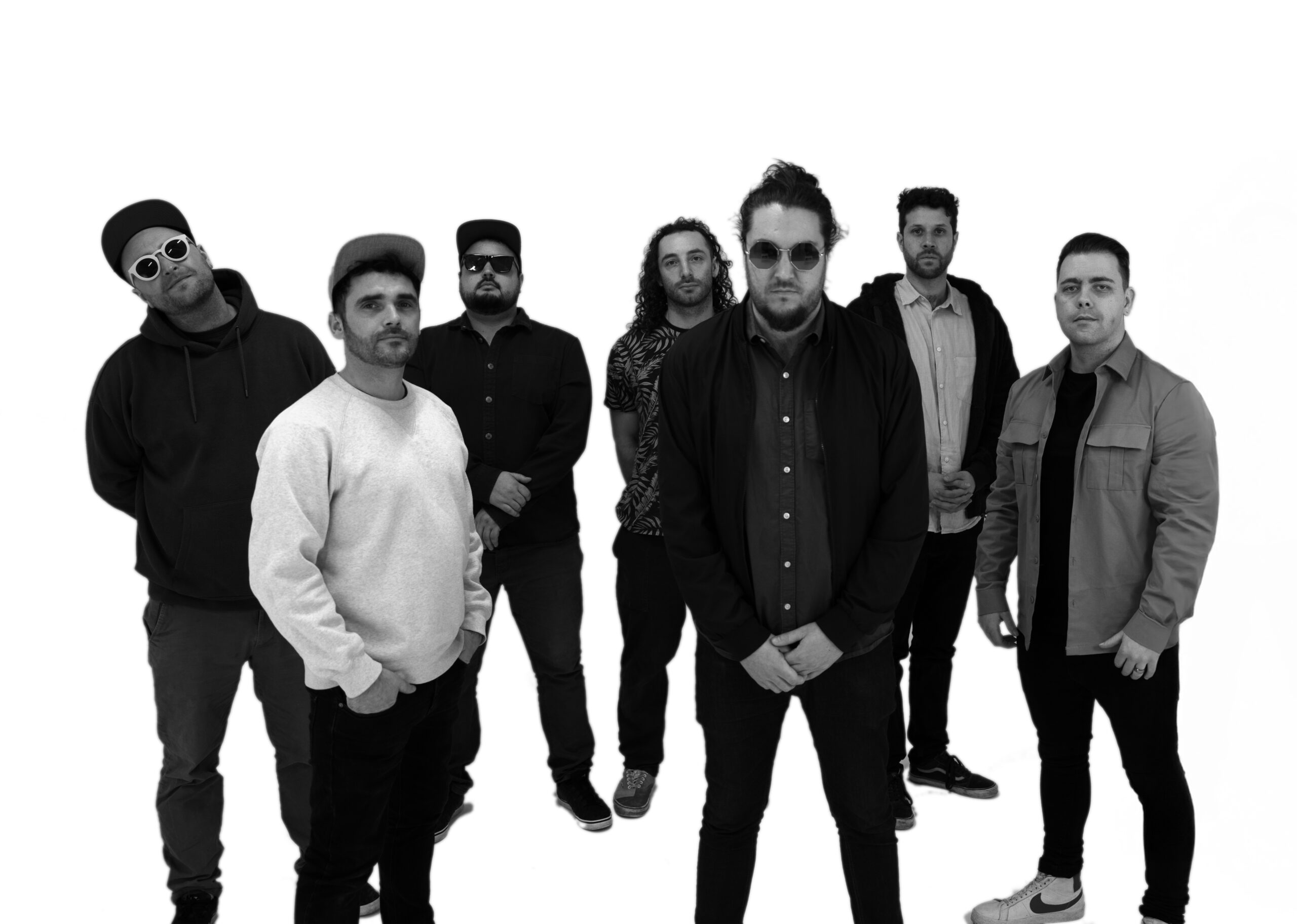 The Barefoot Bandit revient avec une reprise de “The Guns Of Brixton” de The Clash – Backseat Mafia