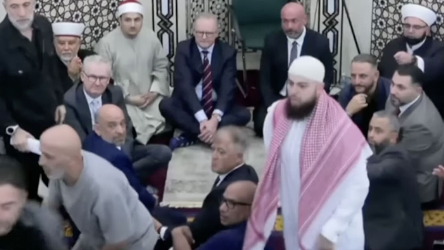 L'apaisement d'Albanese à l'égard de l'islam militant le frappe à nouveau
