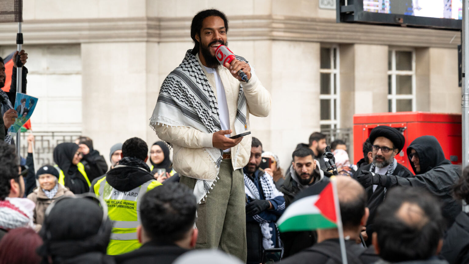 Bob Vylan et la montée de l'Ayatollah Chic