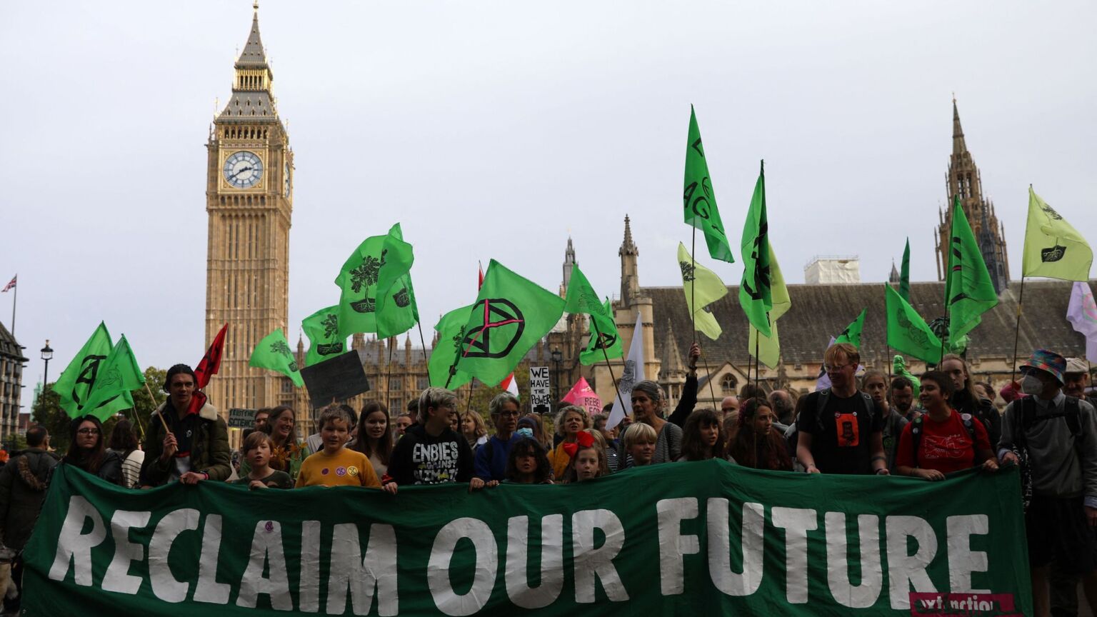 Parviendrons-nous un jour à sevrer les élites de leur addiction au zéro émission nette ?