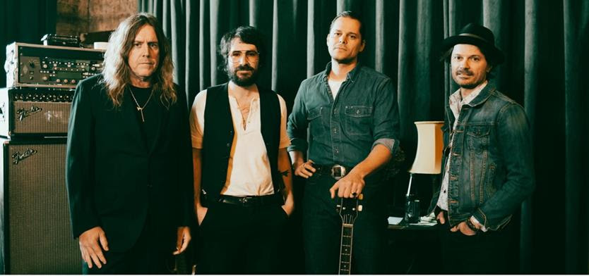 ^ “Australian Rock Collective annonce une tournée avec une représentation complète de l'hôtel California des Eagles”