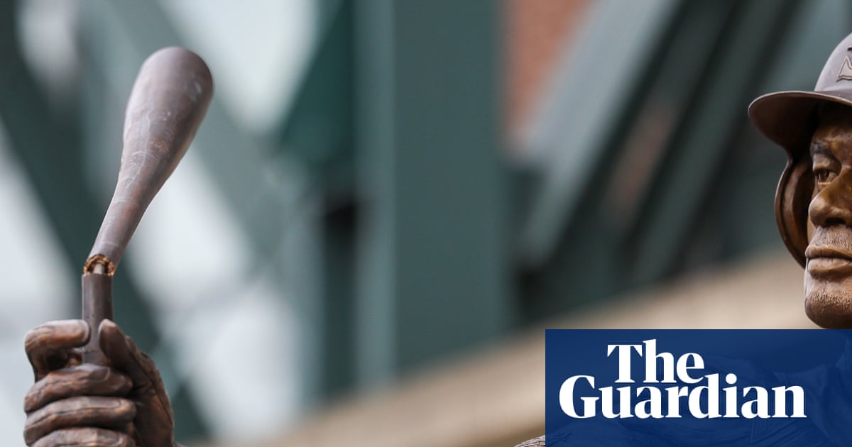 Le dévoilement de la statue d’Ichiro Suzuki tourne mal alors que la chauve-souris en bronze se brise lors de la cérémonie | Mariners de Seattle