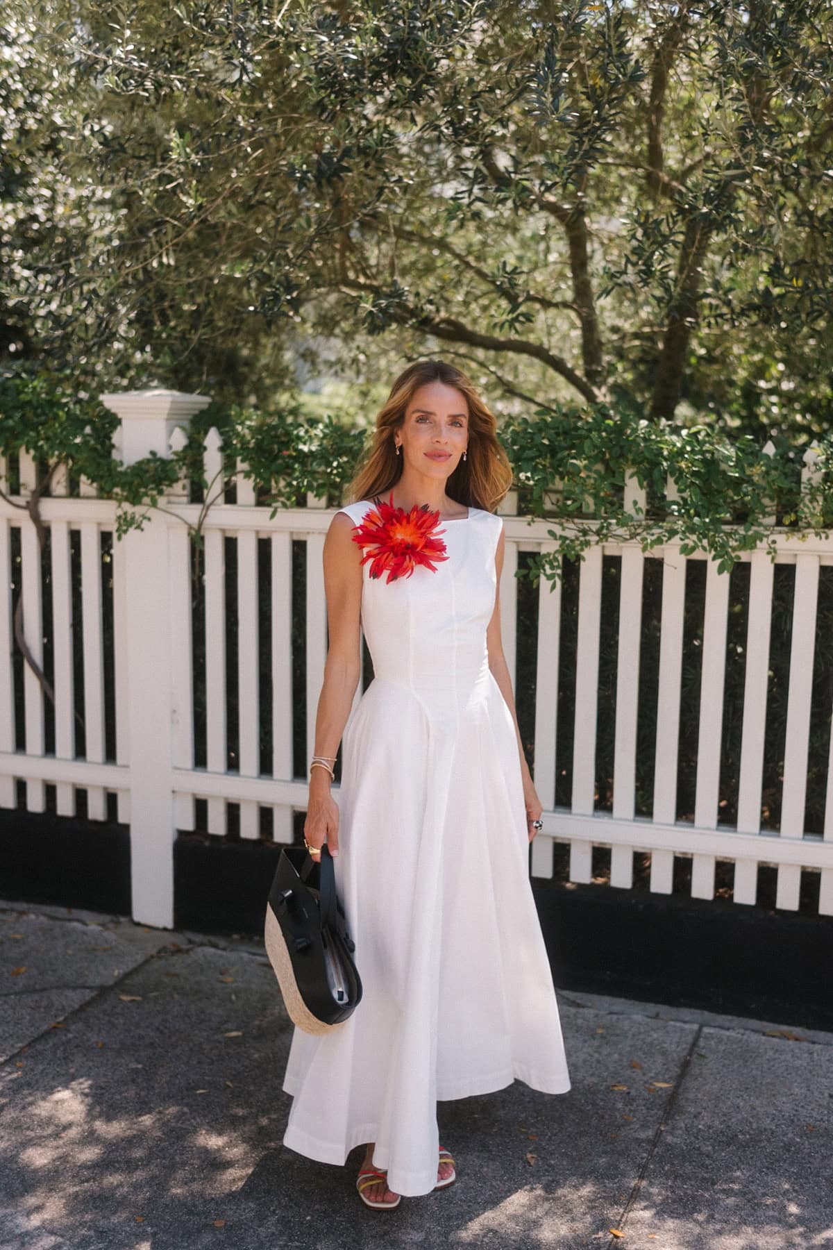 Une touche de robes rouges et blanches – Julia Berolzheimer