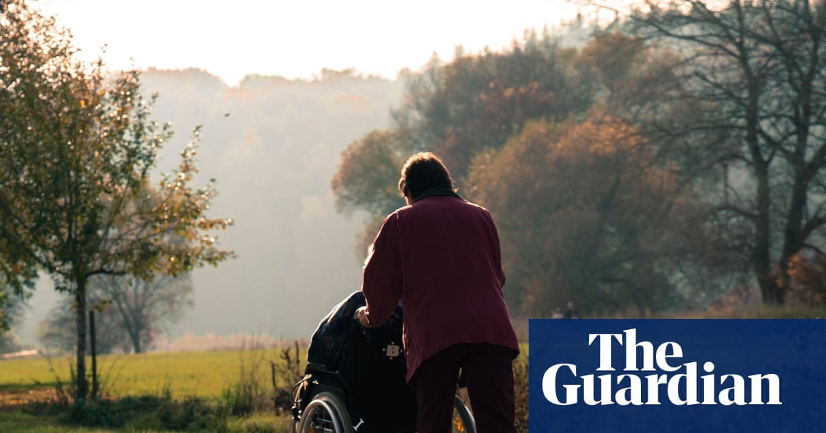 Des milliers de soignants impayés sont confrontés à des demandes de remboursement du DWP pendant la révision | Allocation de soins