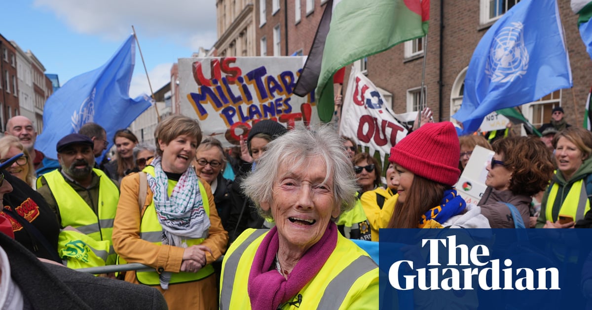 Un militant pacifiste de 91 ans traverse l'Irlande pour protester contre le gel de l'armée américaine | Irlande